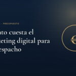 Símbolo del euro en dorado sobre fondo azul marino, imagen de Juridigital sobre el coste del marketing jurídico
